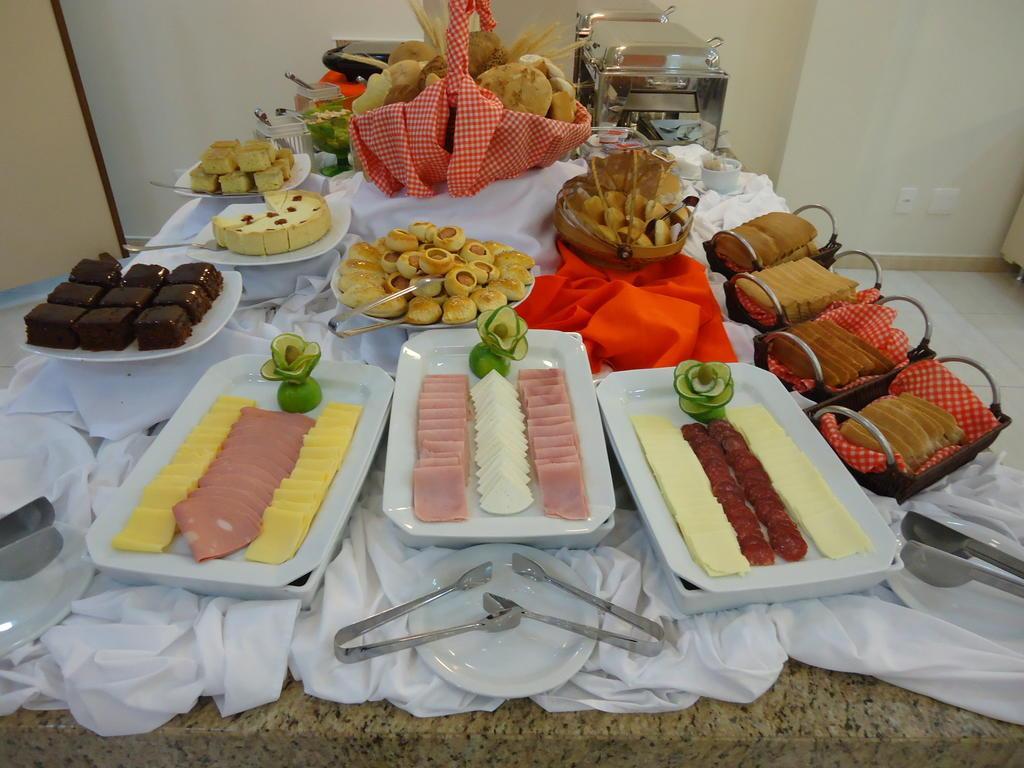 Hotel Dom Baroni 구아라푸아바 외부 사진