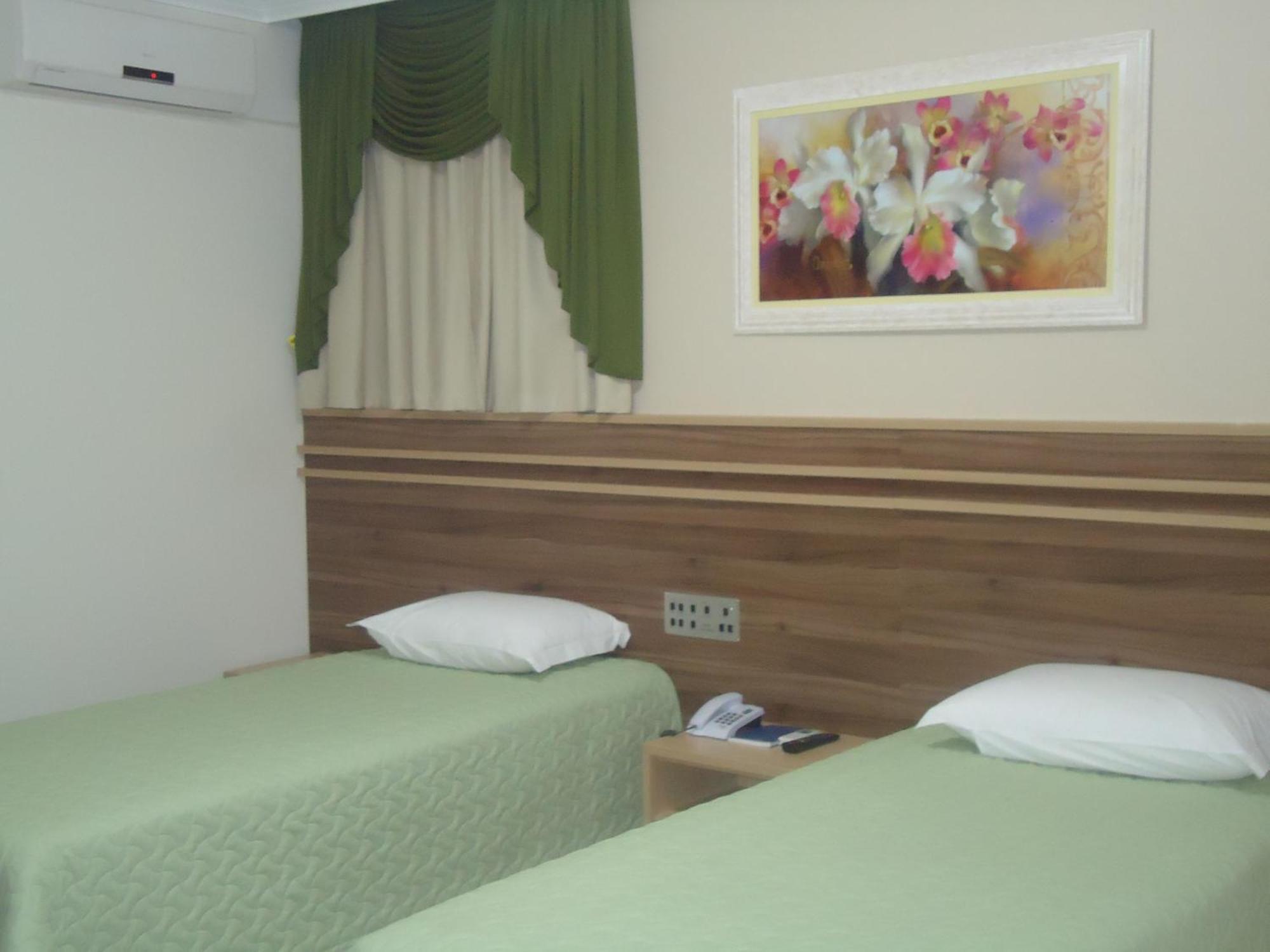 Hotel Dom Baroni 구아라푸아바 외부 사진