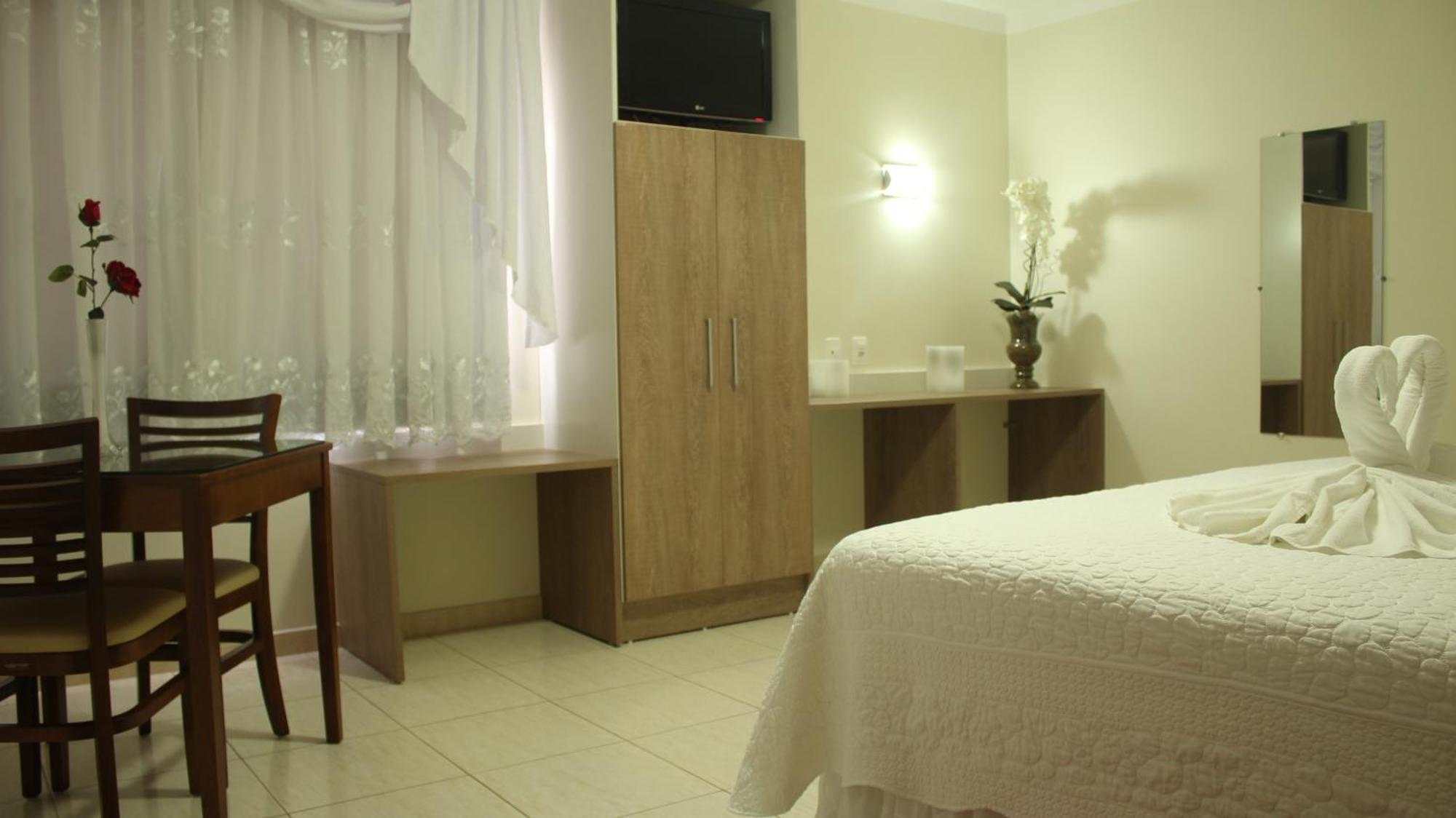 Hotel Dom Baroni 구아라푸아바 객실 사진