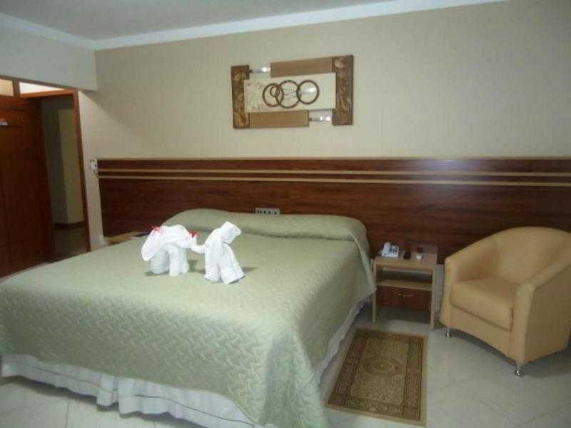 Hotel Dom Baroni 구아라푸아바 외부 사진