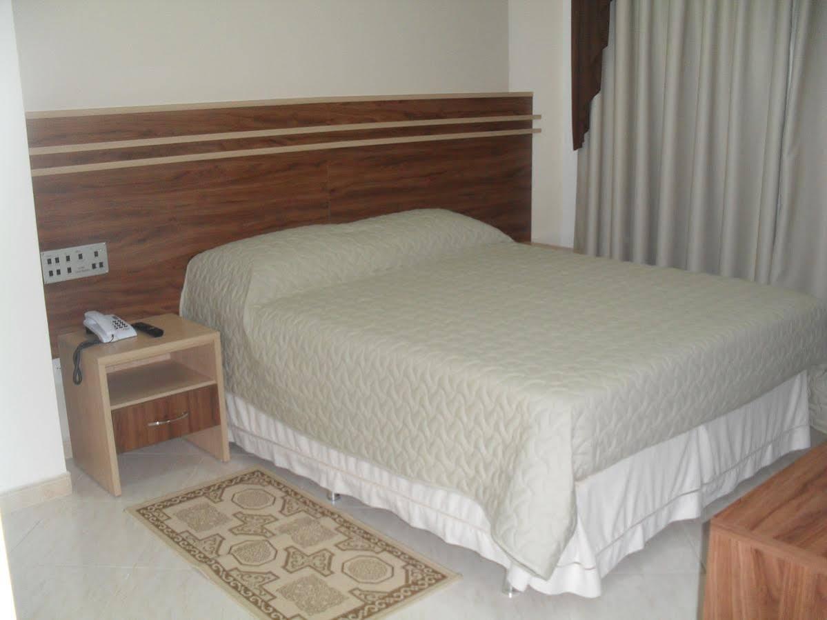 Hotel Dom Baroni 구아라푸아바 외부 사진