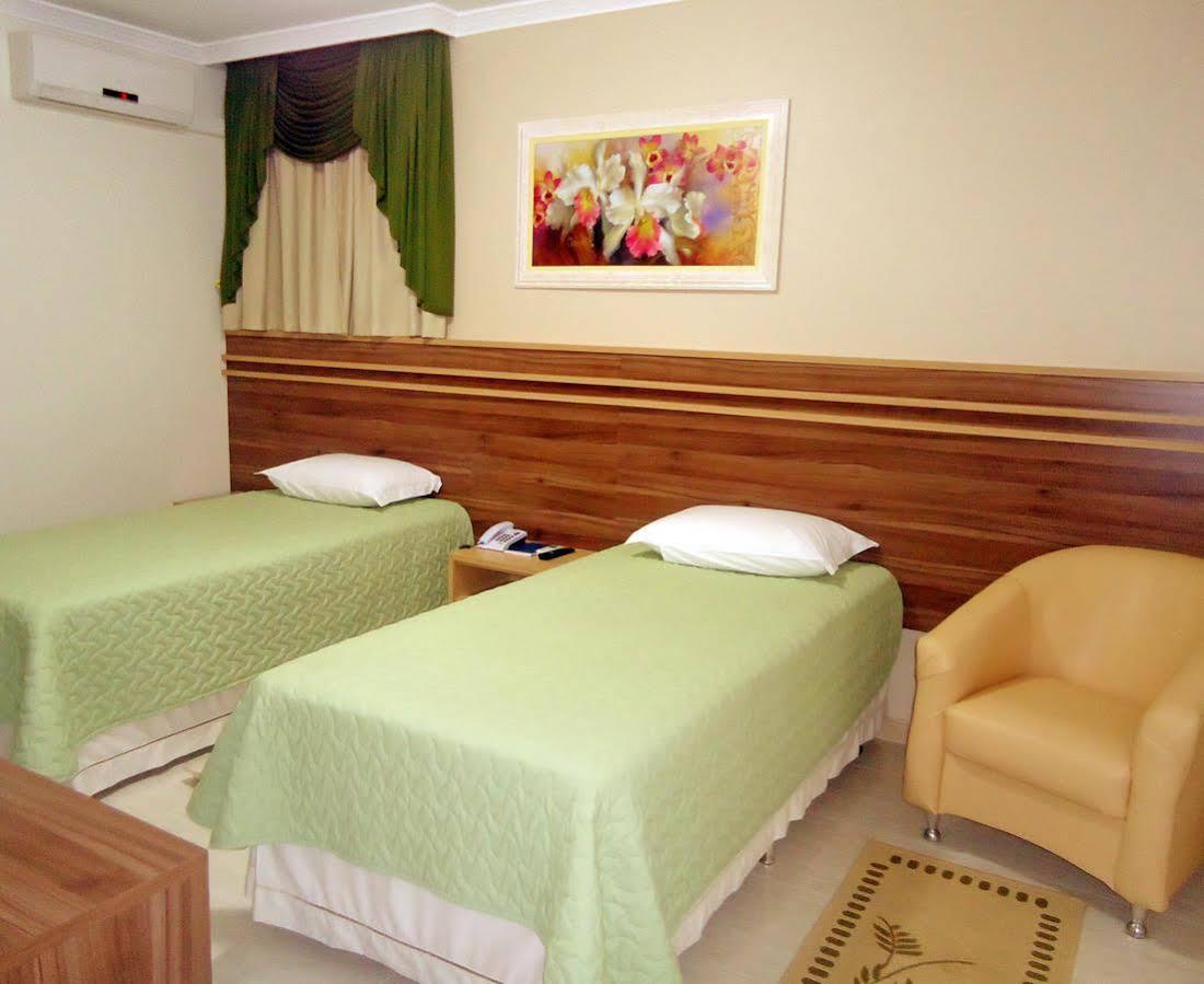 Hotel Dom Baroni 구아라푸아바 외부 사진